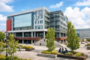 University building related to the agile production of 21 ECTS credits in less than 3 months for online education